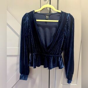 Gorgeous velvet top- Forever 21